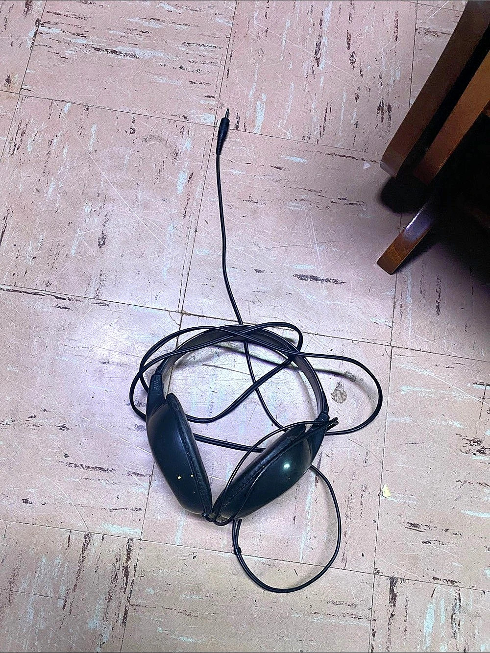 dealworthy Retro On-Ear Headphones Black Wired